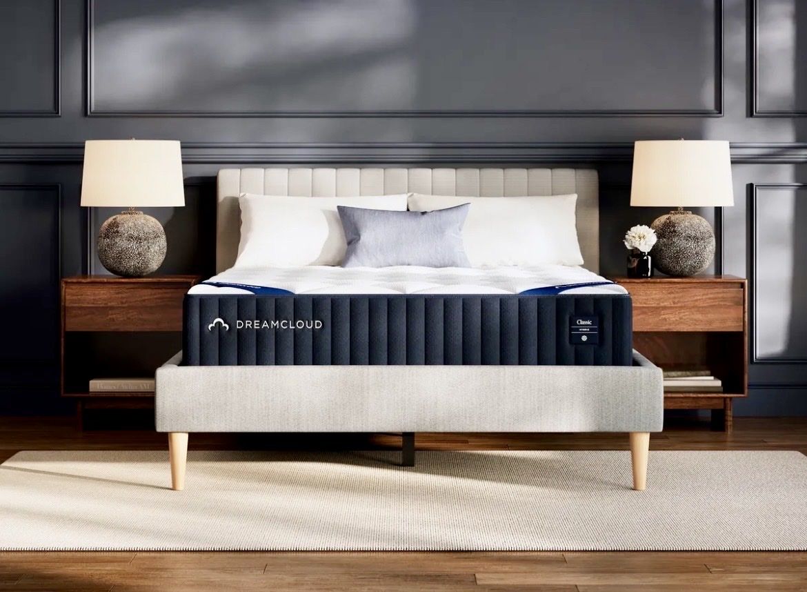 Like New - DreamCloud King Mattress