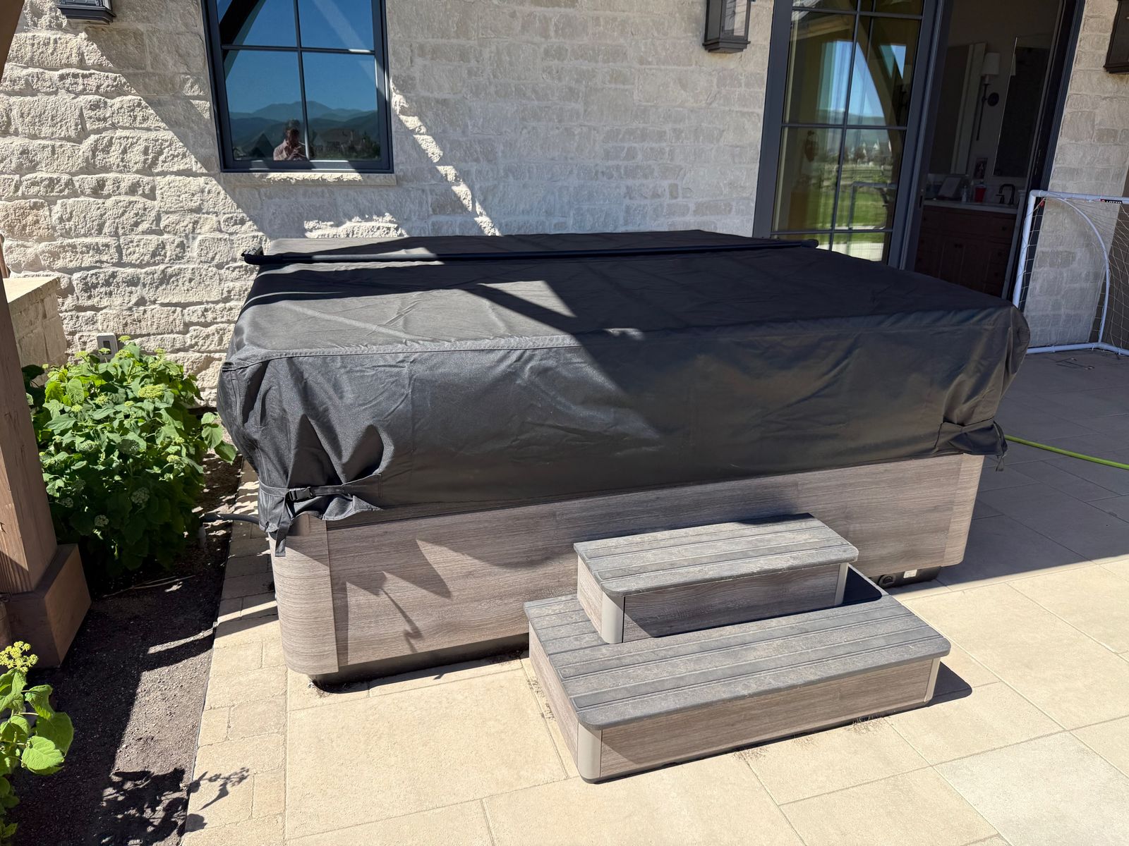 Bullfrog Spa – A8 Size seats 8, only 10 months old!