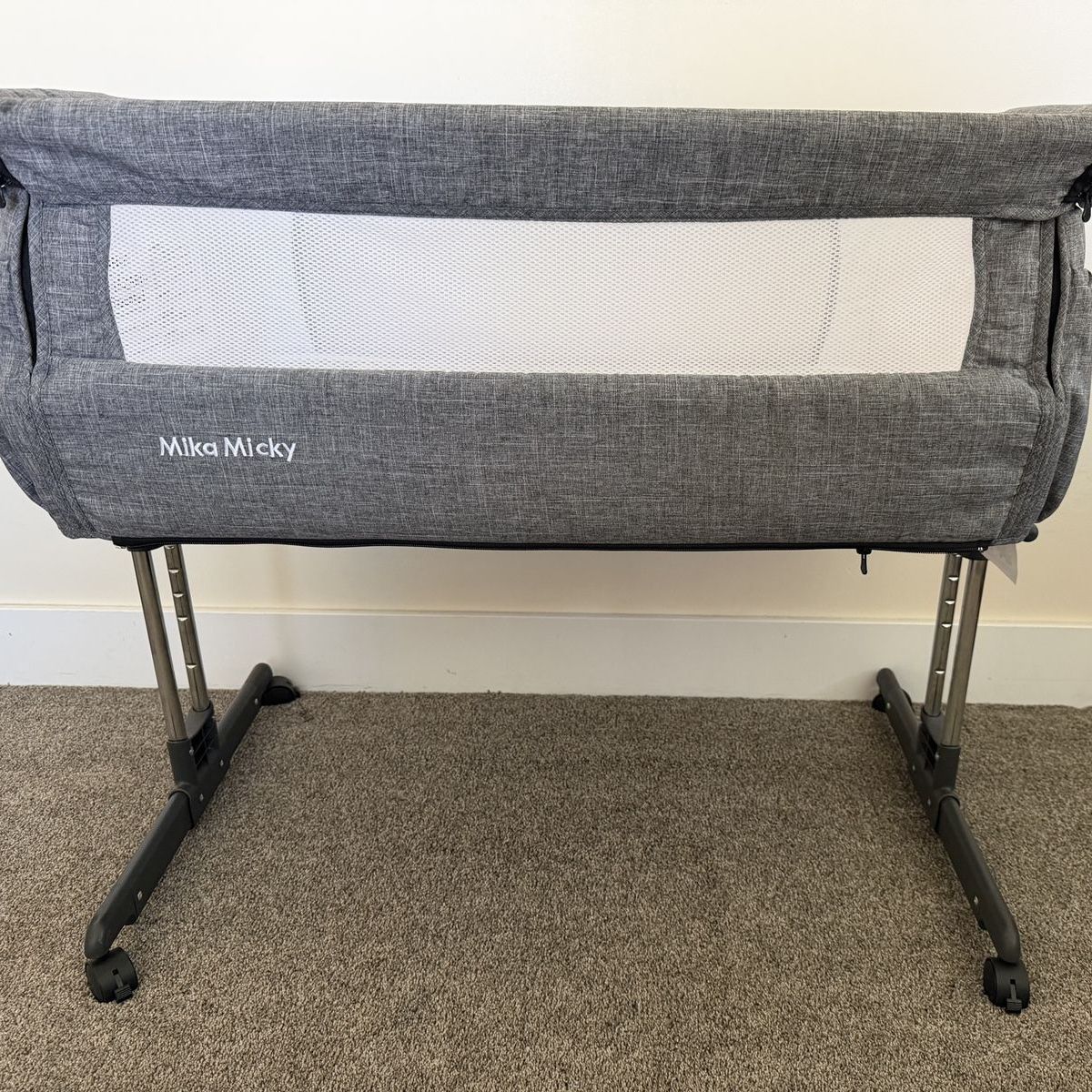 Mika Micky Bedside Sleeper Bassinet