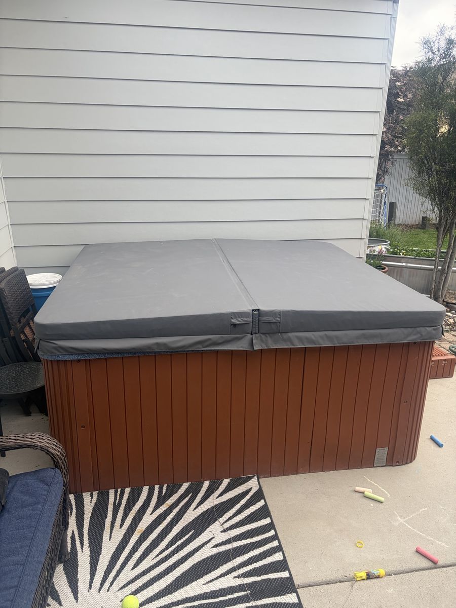 Used Hot Tub/Spa and Gray Cover - Great Condition