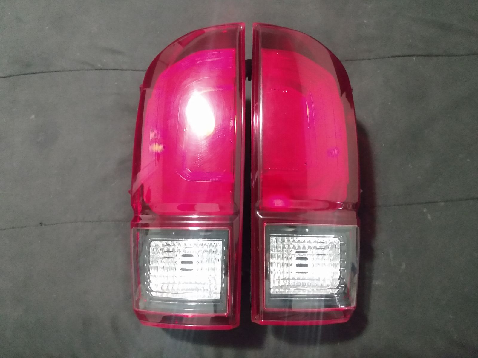 Toyota Tacoma OE Tail Lights 16-22 3rd Generation