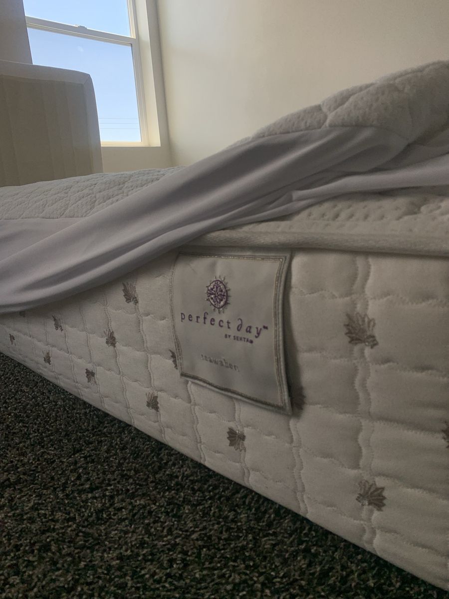 Serta King Mattress w/ Box Springs 