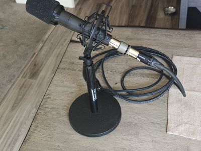 Shure SM57 Microphone+ Accessories