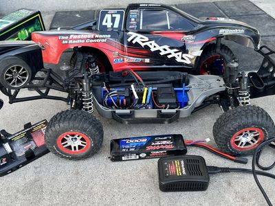 Traxxas Slash 4X4 Ultimate Battery + Charger Great Condition