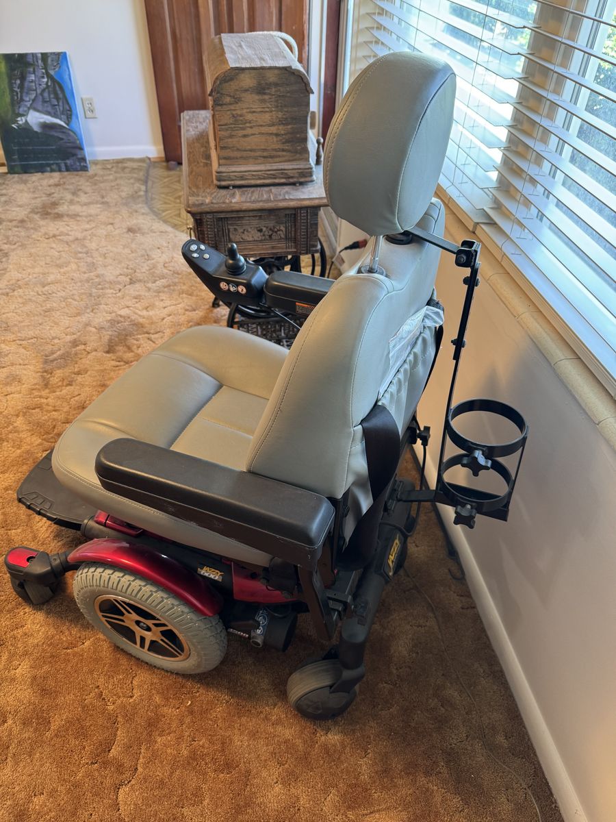 Jazzy 600 like new