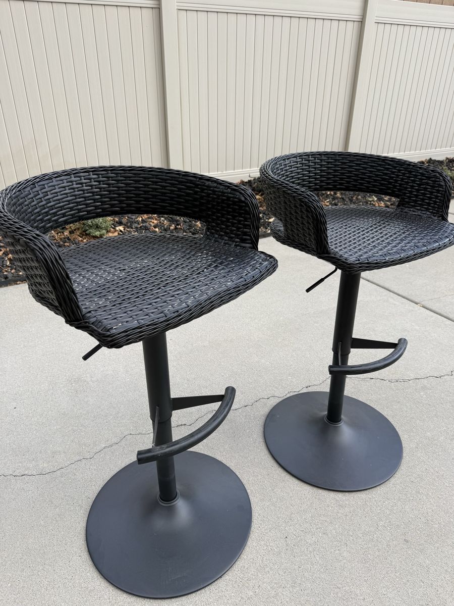 Set of 2 Black Wicker Adjustable Bar Stools with Backrests
