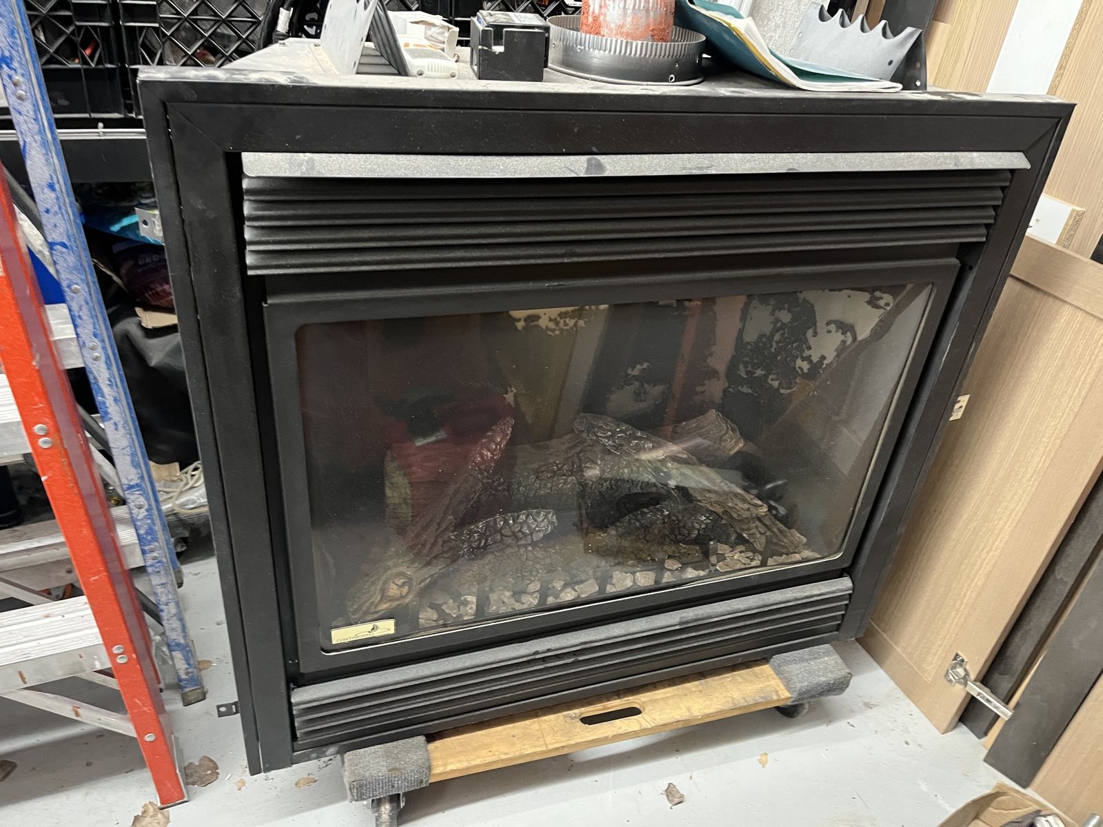 Gas FIreplace - Works - Free