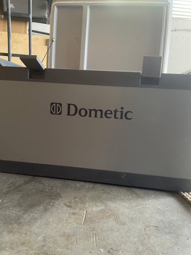 Dometic refrigerator/freezer