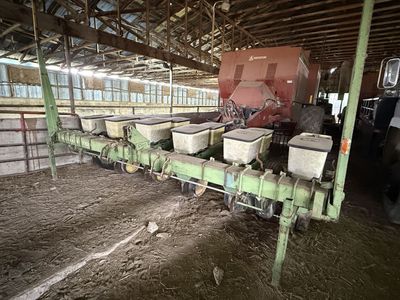 John Deere 7100 corn planter