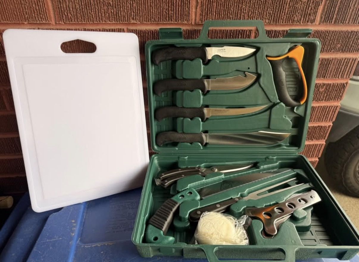 Outdoor Edge Game Processor 12-Piece Hunting Knife and Processing Set