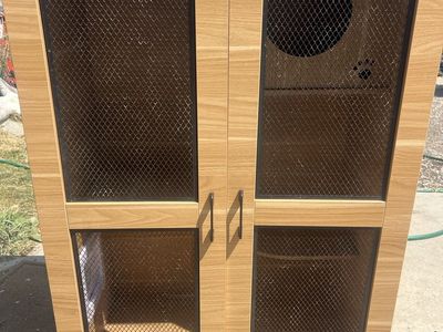Paw Hut Catio