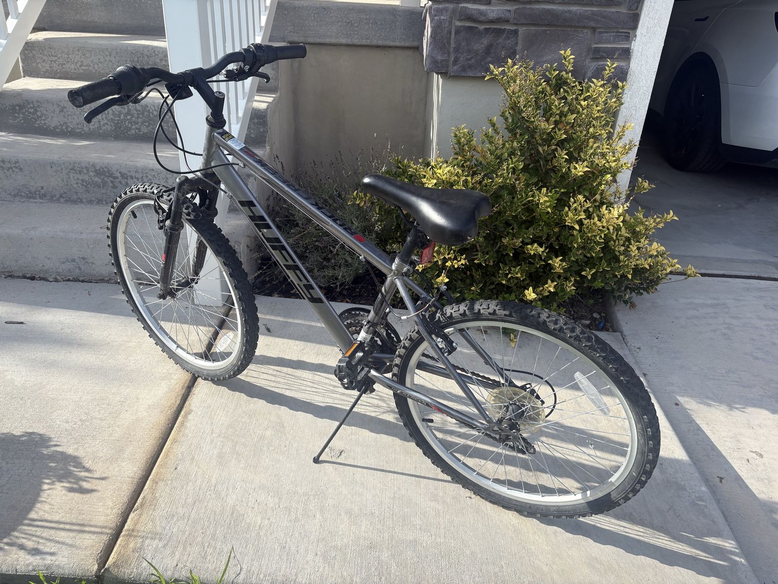 Huffy Stone Mountain 24-inch Wheel Youth Mountain Bike - Gray