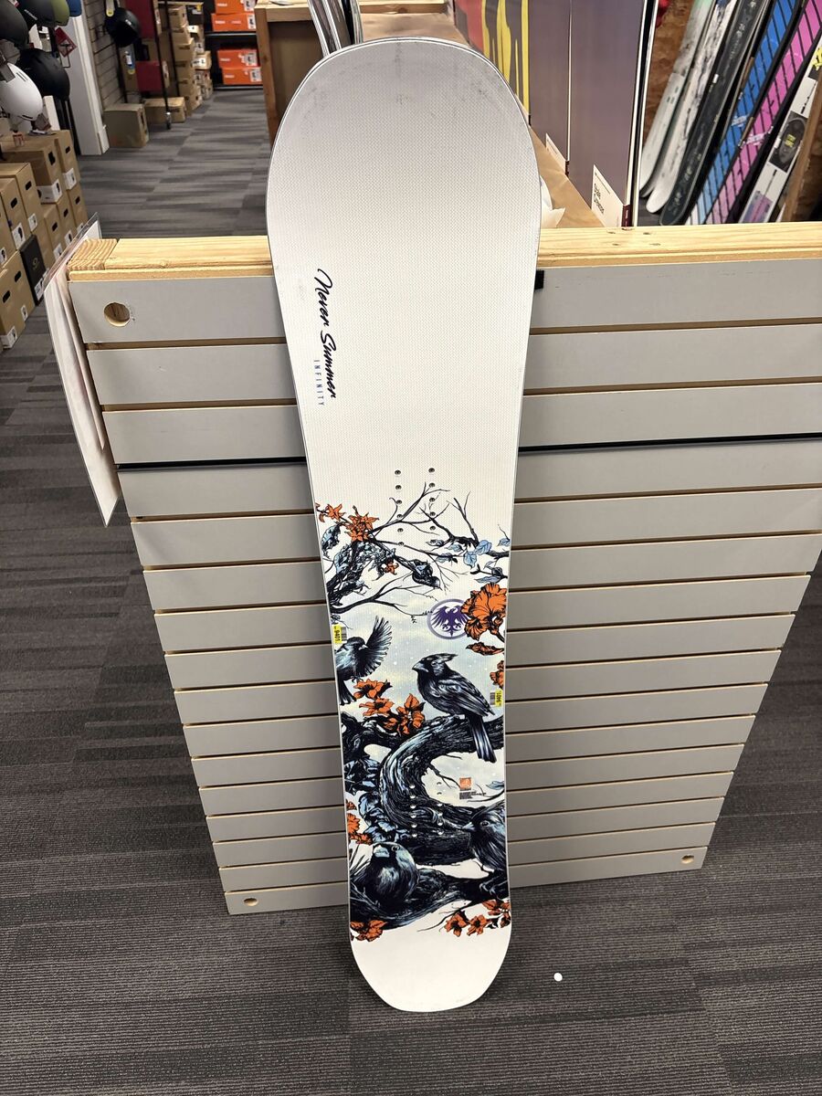 Never Summer Infinity 145cm Snowboard - Used (2026)