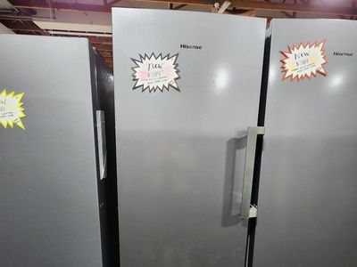 BEAUTIFUL BRAND NEW! HISENSE 10.2 CF UPRIGHT FRIDGE/FREEZER!