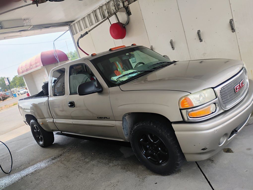 2002 GMC Denali 6.o quadrasteer