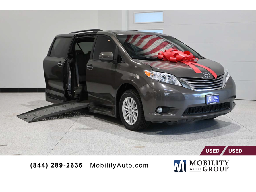 2016 Toyota Sienna XLE 8-Passenger