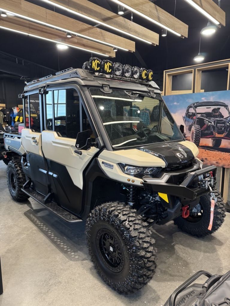 2025 Can-Am® Defender MAX Limited HD10 Desert Tan & Stealth Black