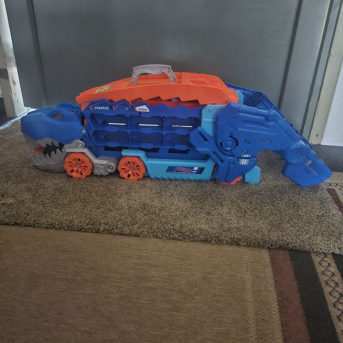 Hot Wheels City T-Rex Transporter Hauler Car Storage Track Playset