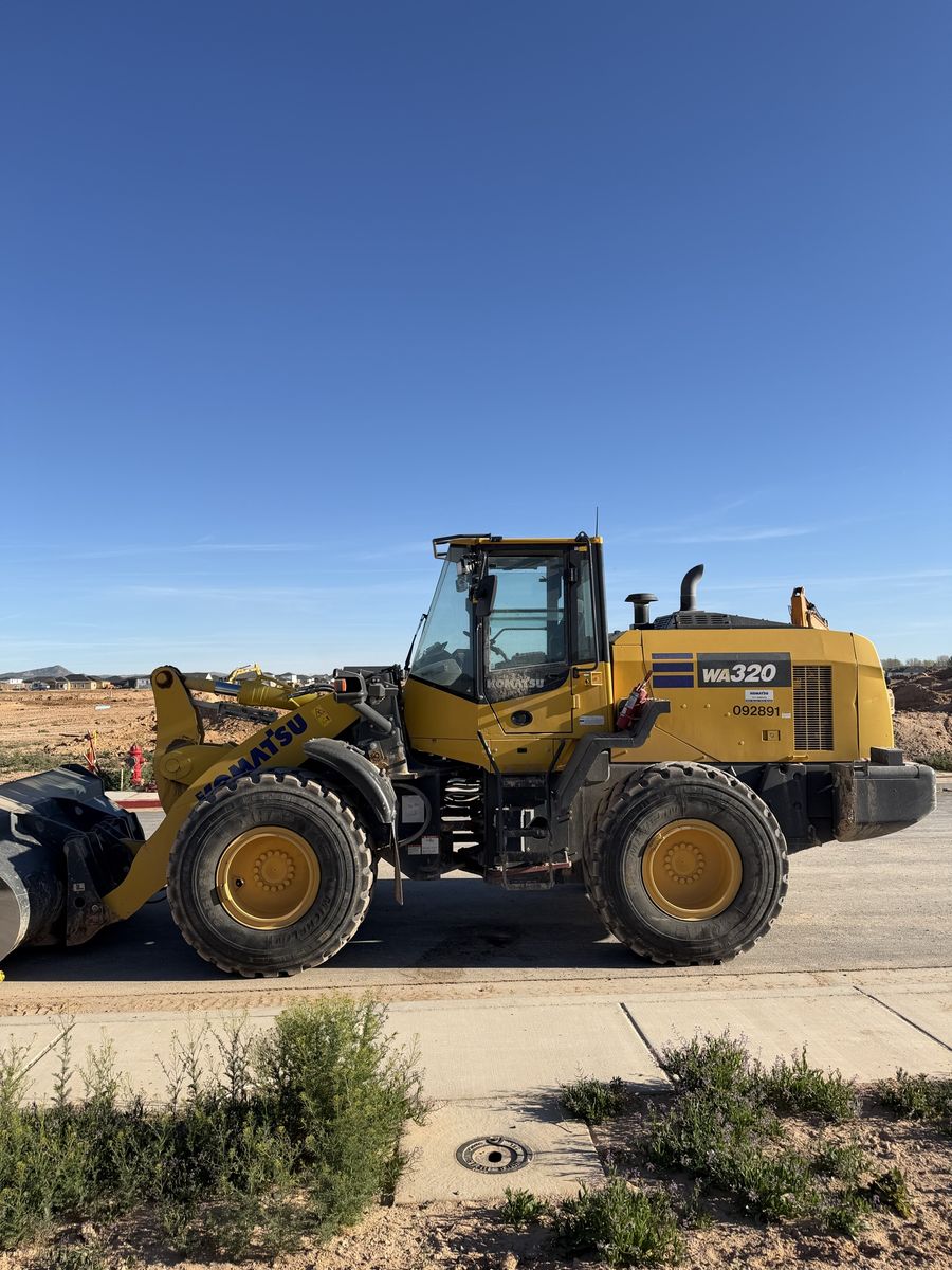 2023 Komatsu 320 loader