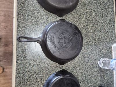 Vintage Griswold Cast Iron Skillet set. seasoned ready to cook.