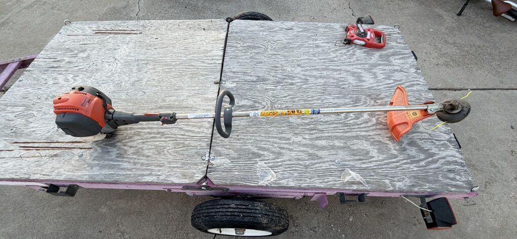 Husqvarna 224L Weed Eater Trimmer