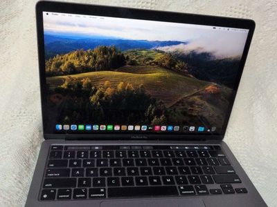 2020 MacBook Pro 13 M1 16gb RAM / 500GB SSD