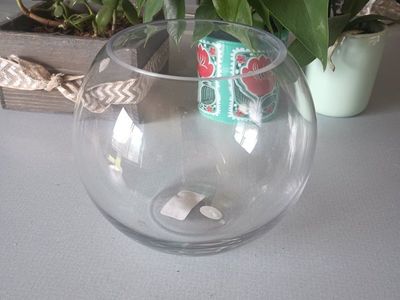 Clear Glass Round Wedding Globe vase. Set of 18 available