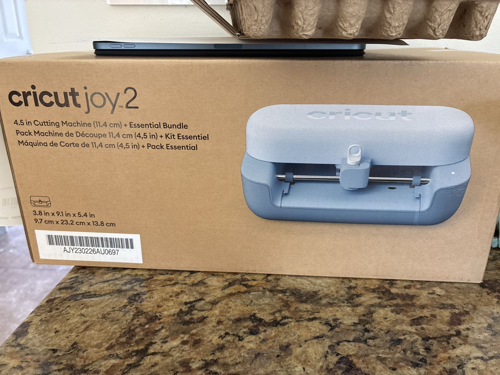 Cricut Joy 2 4.5 in Cutting Machine + Essential Bundle Blue