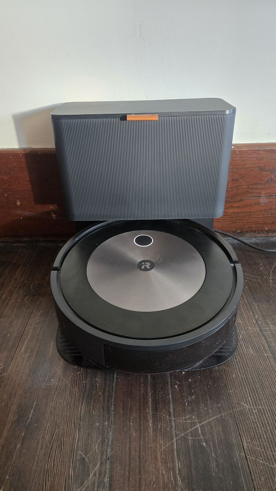Roomba robo vacuum