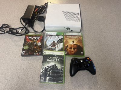 Microsoft Xbox 360 Slim 320GB 1439 White Console W/ Power Adapter & HDMI + 4 GAMES