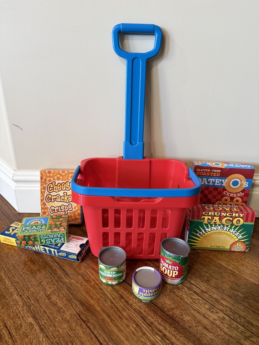 Melissa and Doug toddler shopping cart