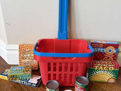 Melissa and Doug toddler shopping cart