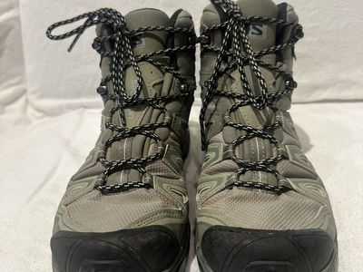 Salomon Men’s Size 9 x-Ultra Goretex Hiking Boots