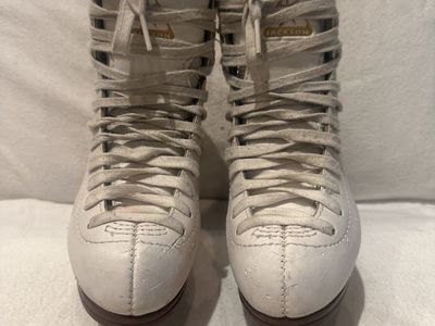 Jackson artiste toddler size 12 white figure skates
