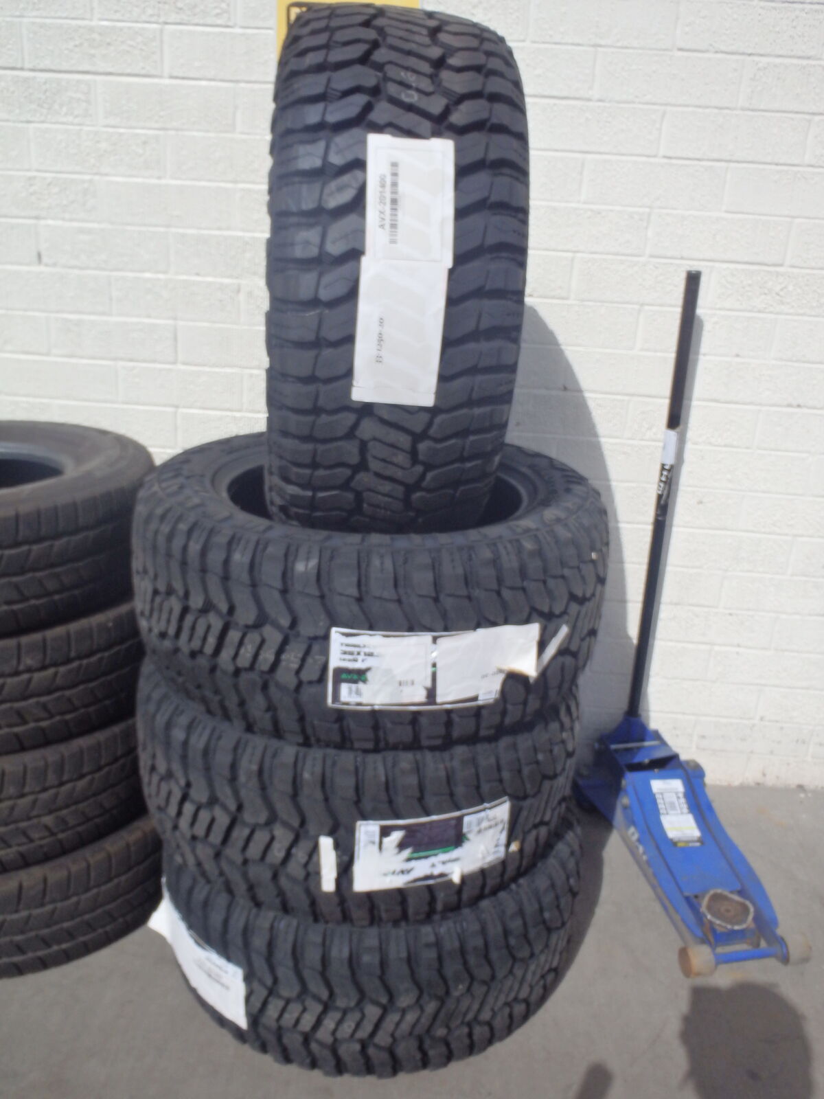 33X12.50R20 AVIX TRAILLEK R/T SET OF BRAND NEW TIRES