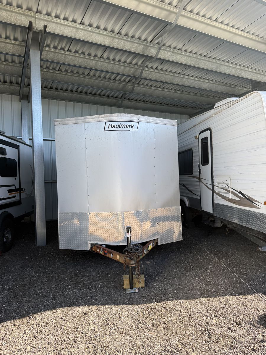 hallmark 14' enclosed V