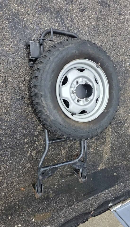 87-95 Nissan Pathfinder (WD21) Tire Carrier