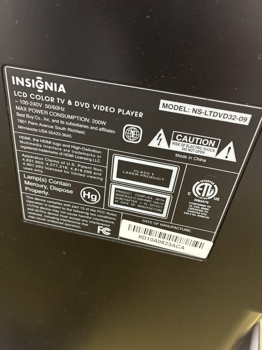Insignia 32" LCD TV DVD Combo NS-LTDVD32-09 with Remote Control