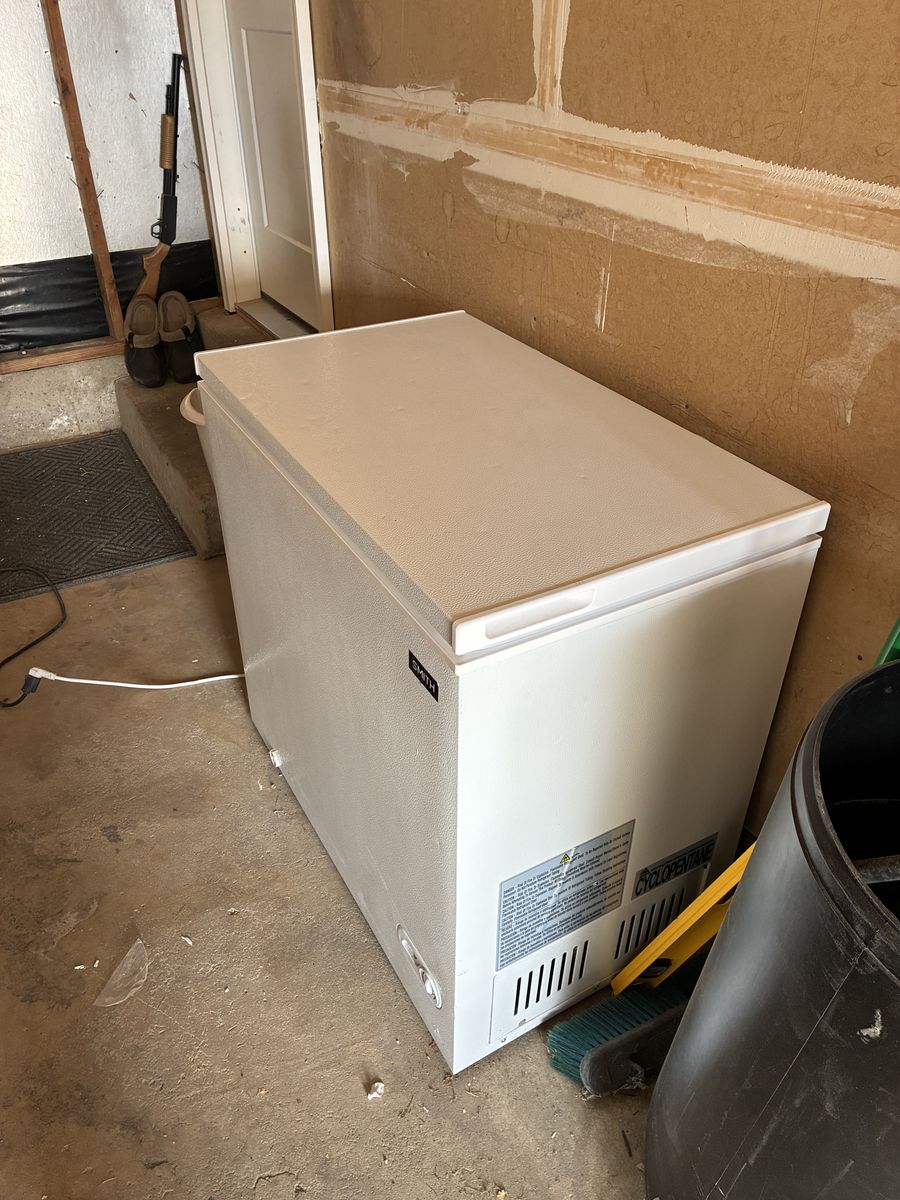 White Chest Freezer 7 Cu