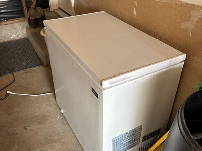 White Chest Freezer 7 Cu