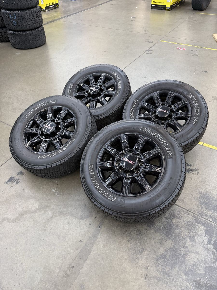 LIKE NEW 2024 gmc 3500 AT4 OEM 20in wheels/ 275/65/20 tires