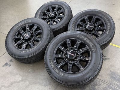 LIKE NEW 2024 gmc 3500 AT4 OEM 20in wheels/ 275/65/20 tires