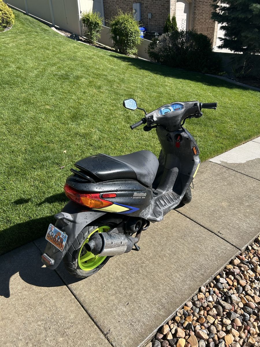 Derbi Atlantis 50cc Scooter - Black/Yellow - Runs Great, Minor Scuffs