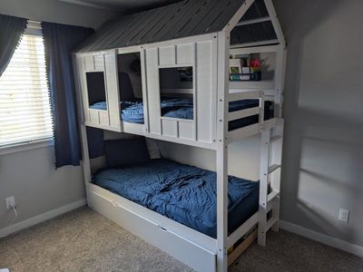 House-Style Twin Bunk Bed w/ Trundle