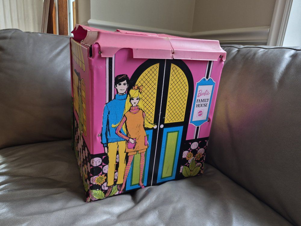 Vintage Mattel Barbie Family House Fold-Out Carry Case Dollhouse