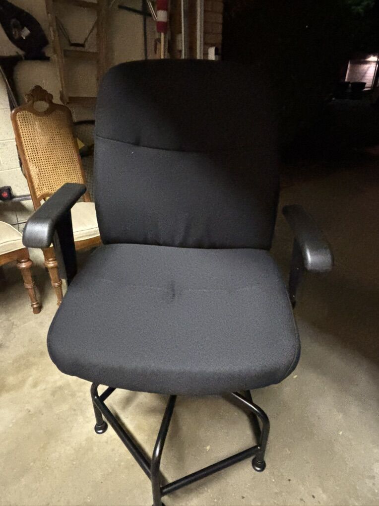 Big And Tall Bar Stools