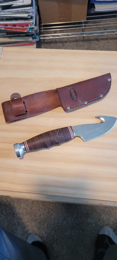 Vintage Craftsman Fixed Blade Hunting Knife 95200 with Leather Sheath & Gut Hook