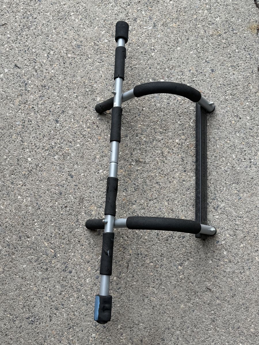 Door frame Pull up bar