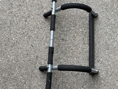 Door frame Pull up bar