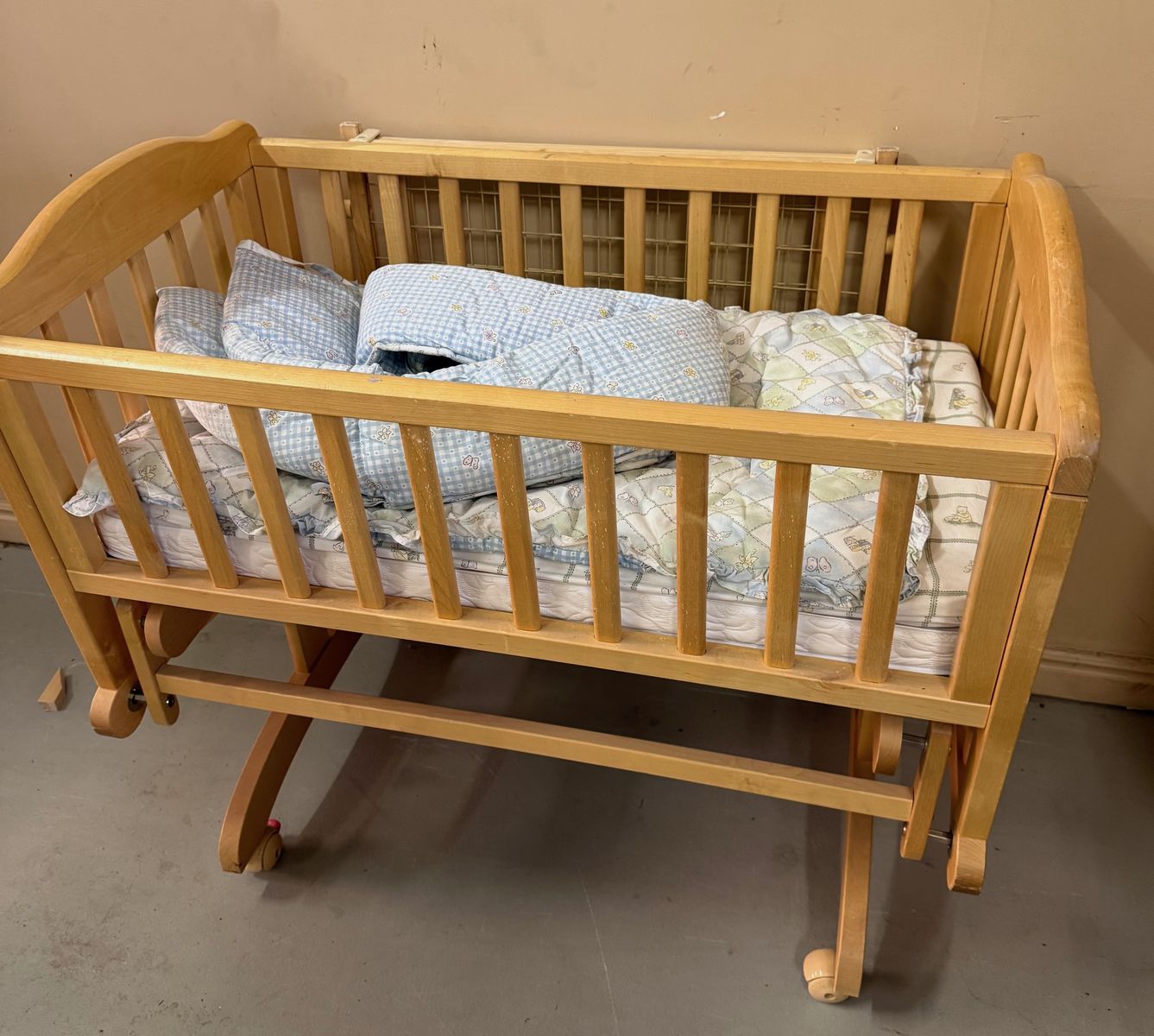 Wooden Gliding Baby Bassinet / Cradle